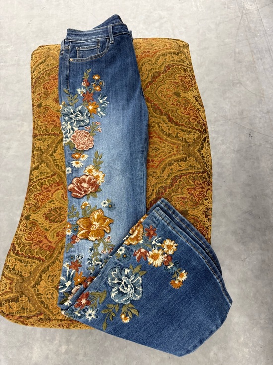 DRIFTWOOD Denim - DRIFTWOOD - Farrah 28/34
Embroidered Floral Blue Women’s Jeans